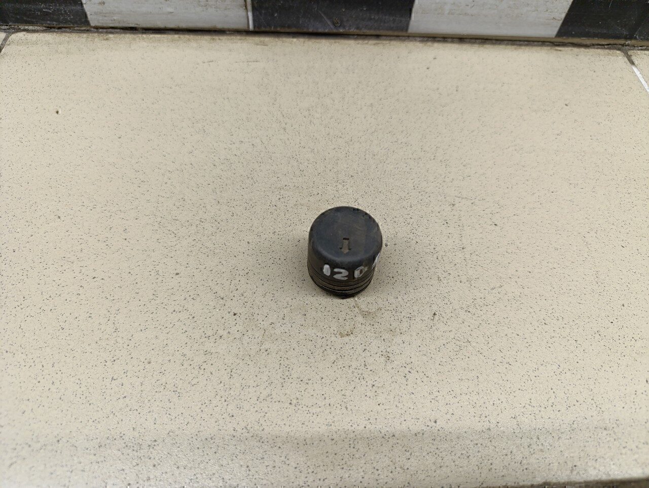 Отбойник капота MITSUBISHI Lancer (CS/Classic) 2003-2006