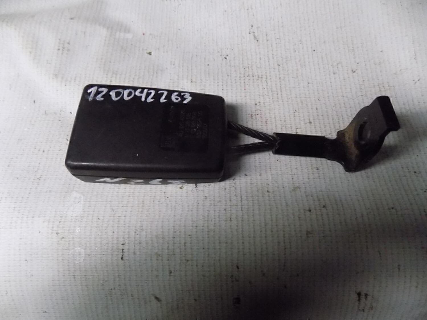 Ответная часть ремня безопасности OPEL Astra H / Family 2004-2015