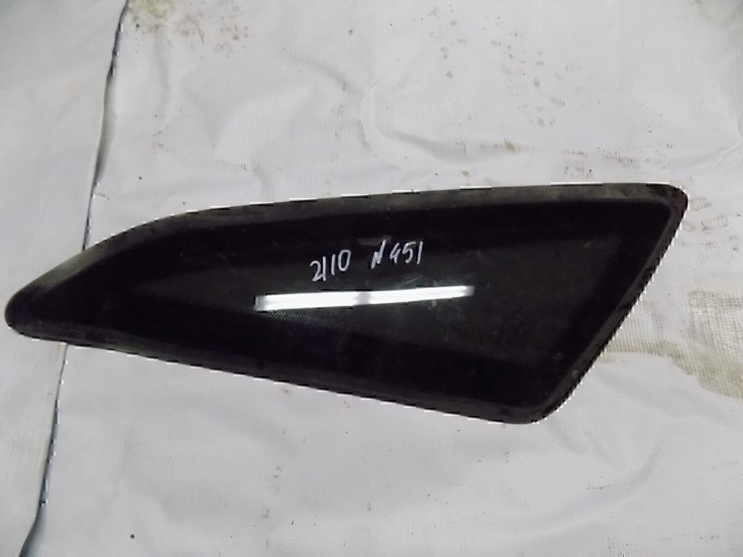 Стекло кузовное глухое левое VAZ Lada 2110