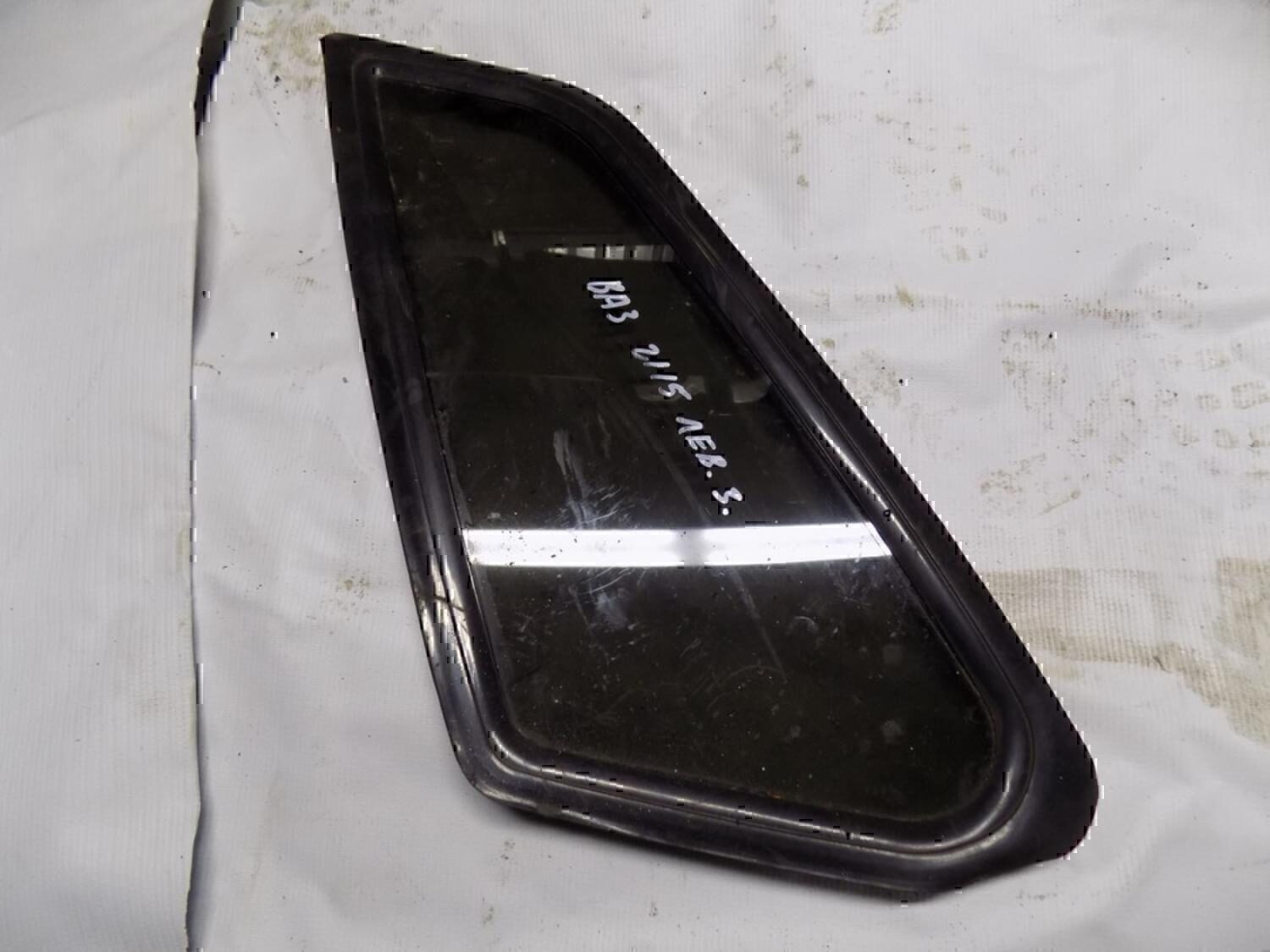 Стекло кузовное глухое левое VAZ Lada 2115