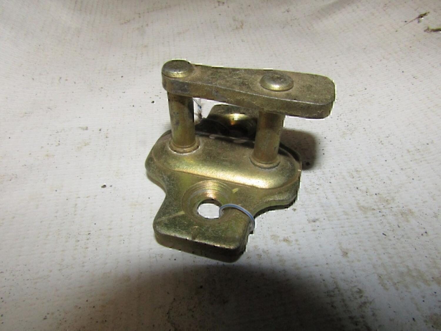 Ответная часть замка двери Chevrolet Aveo (T200) 2003-2008