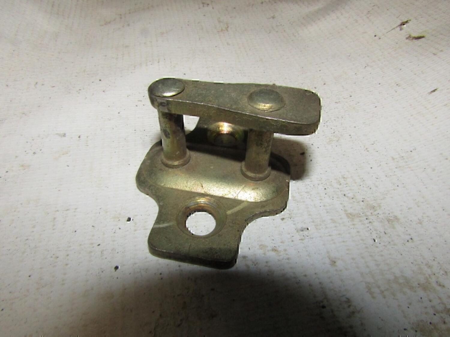 Ответная часть замка двери Chevrolet Aveo (T200) 2003-2008