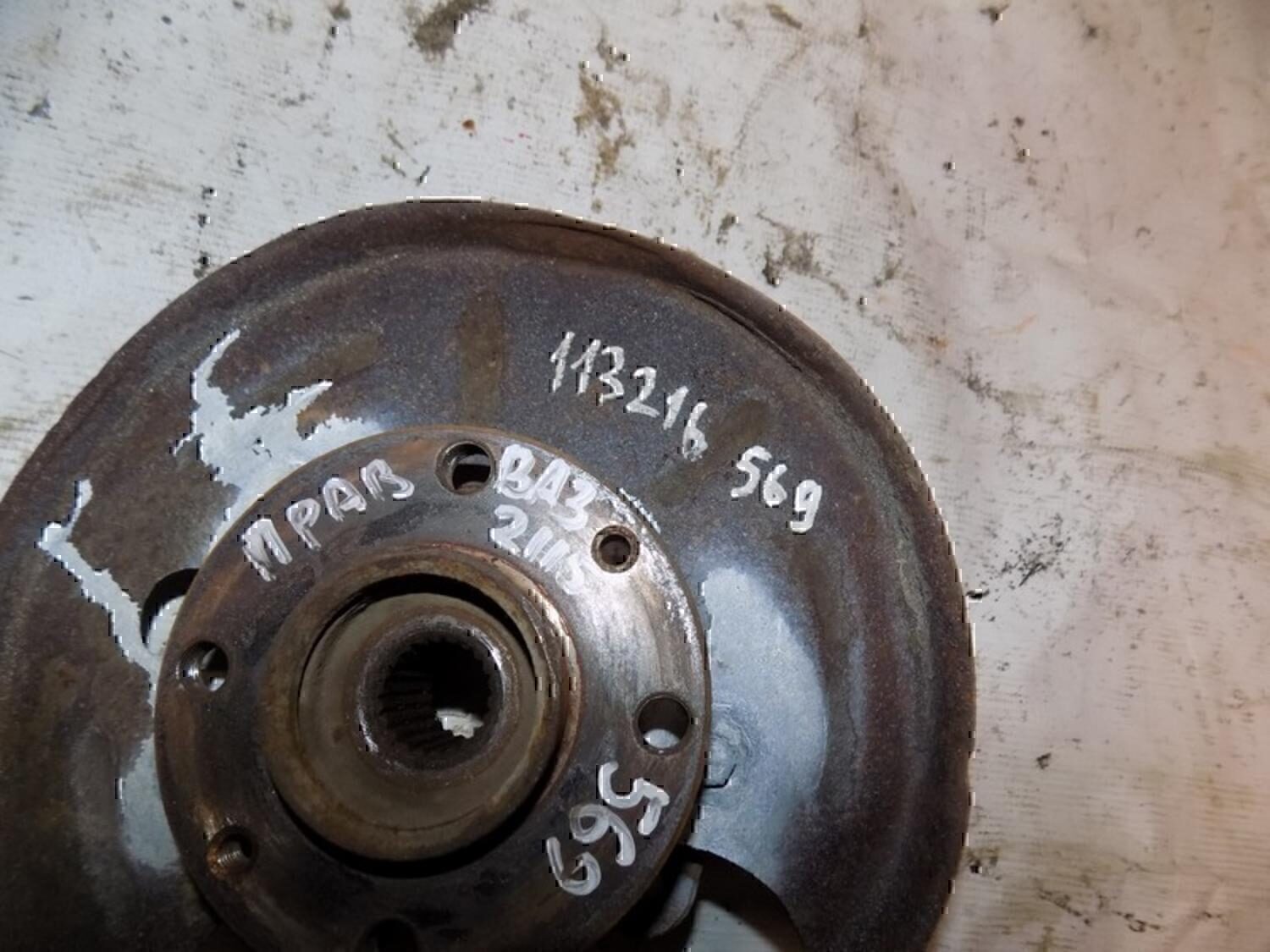 Кулак поворотный передний правый VAZ Lada 2115