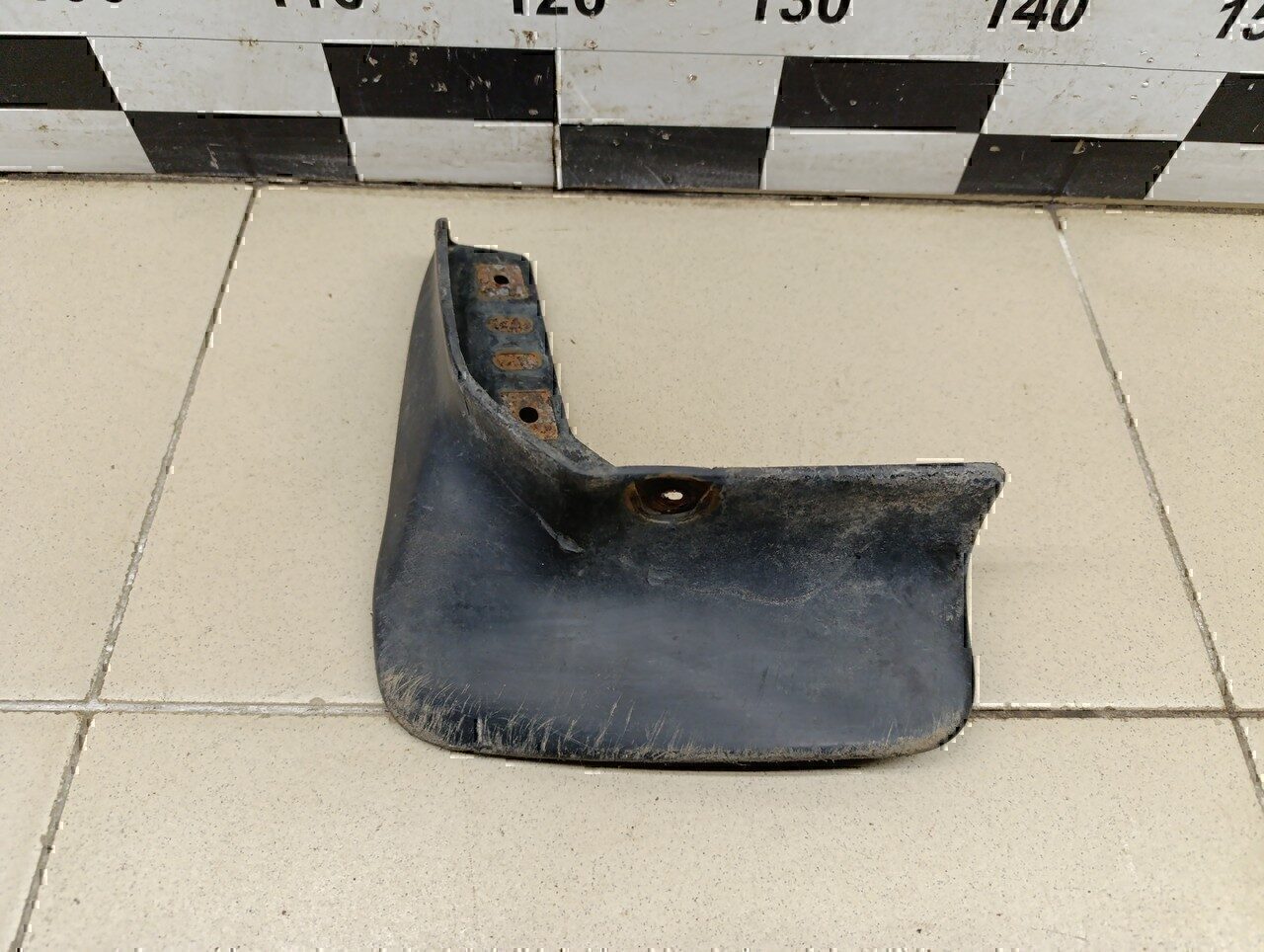 Брызговик задний левый MITSUBISHI Lancer (CS/Classic) 2003-2006