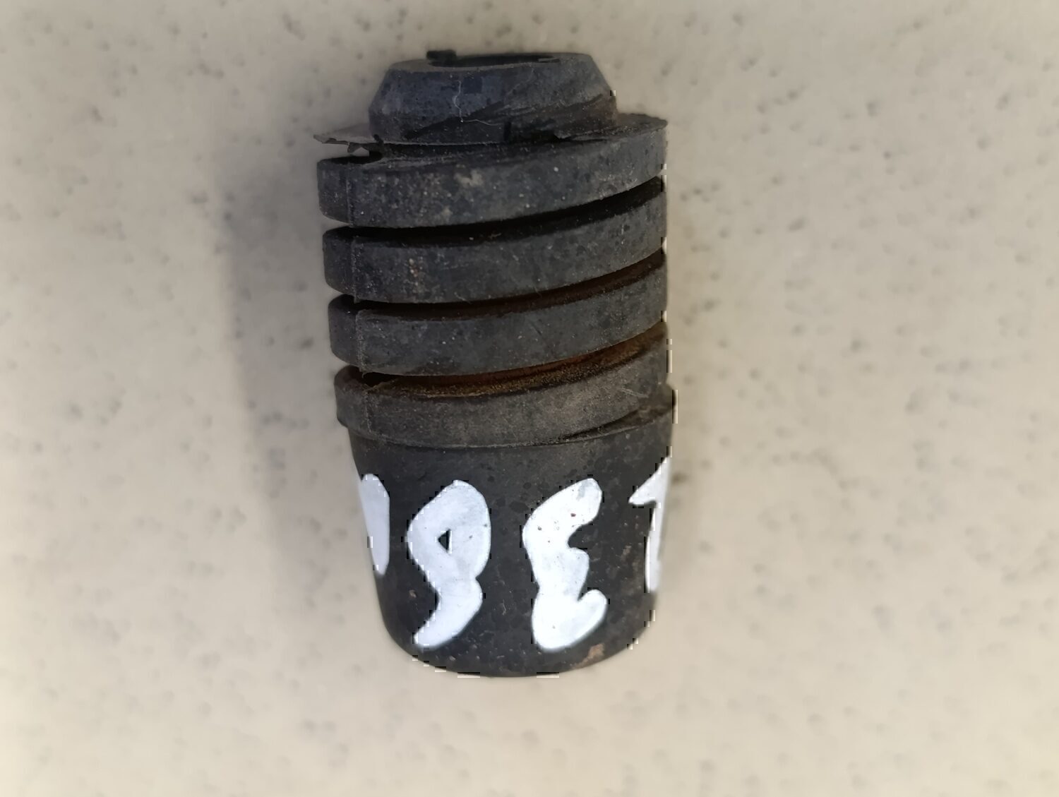 Отбойник крышки багажника Chevrolet Aveo (T250) 2005-2011