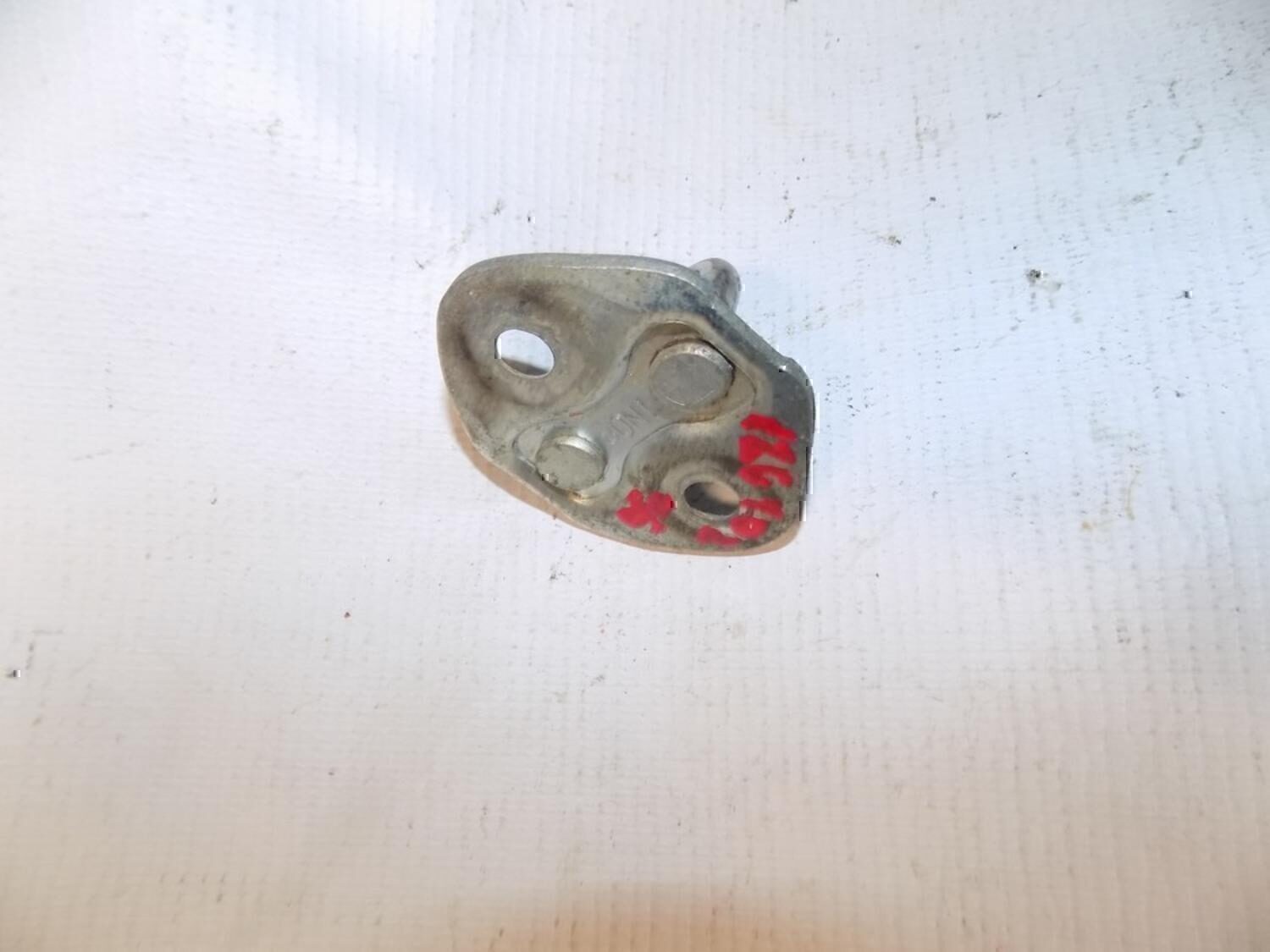 Ответная часть замка двери MAZDA 626 (GE) 1992-1997