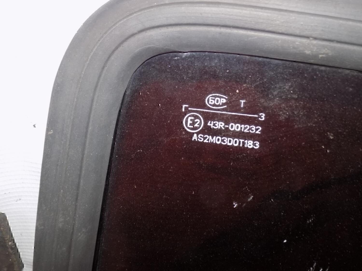 Стекло кузовное глухое левое — фото 2