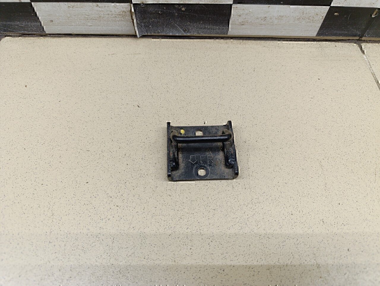 Защелка (скоба) спинки сидения HYUNDAI Solaris 2010-2017