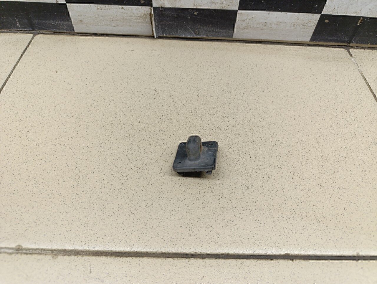 Фиксатор крюка капота Chevrolet Aveo (T250) 2005-2011