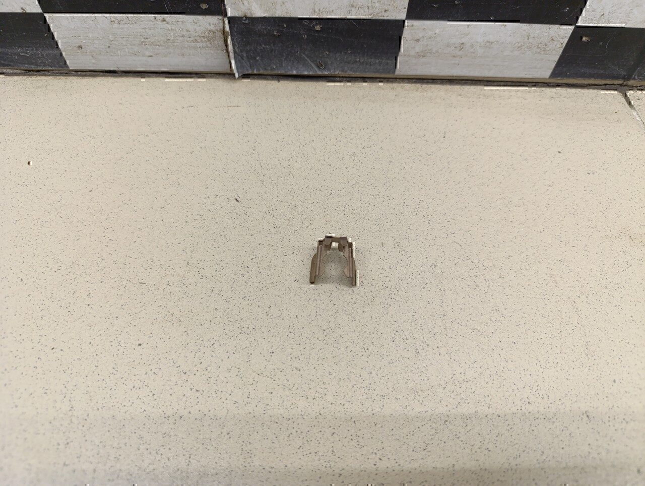 Кронштейн форсунки GEELY Atlas 2017>