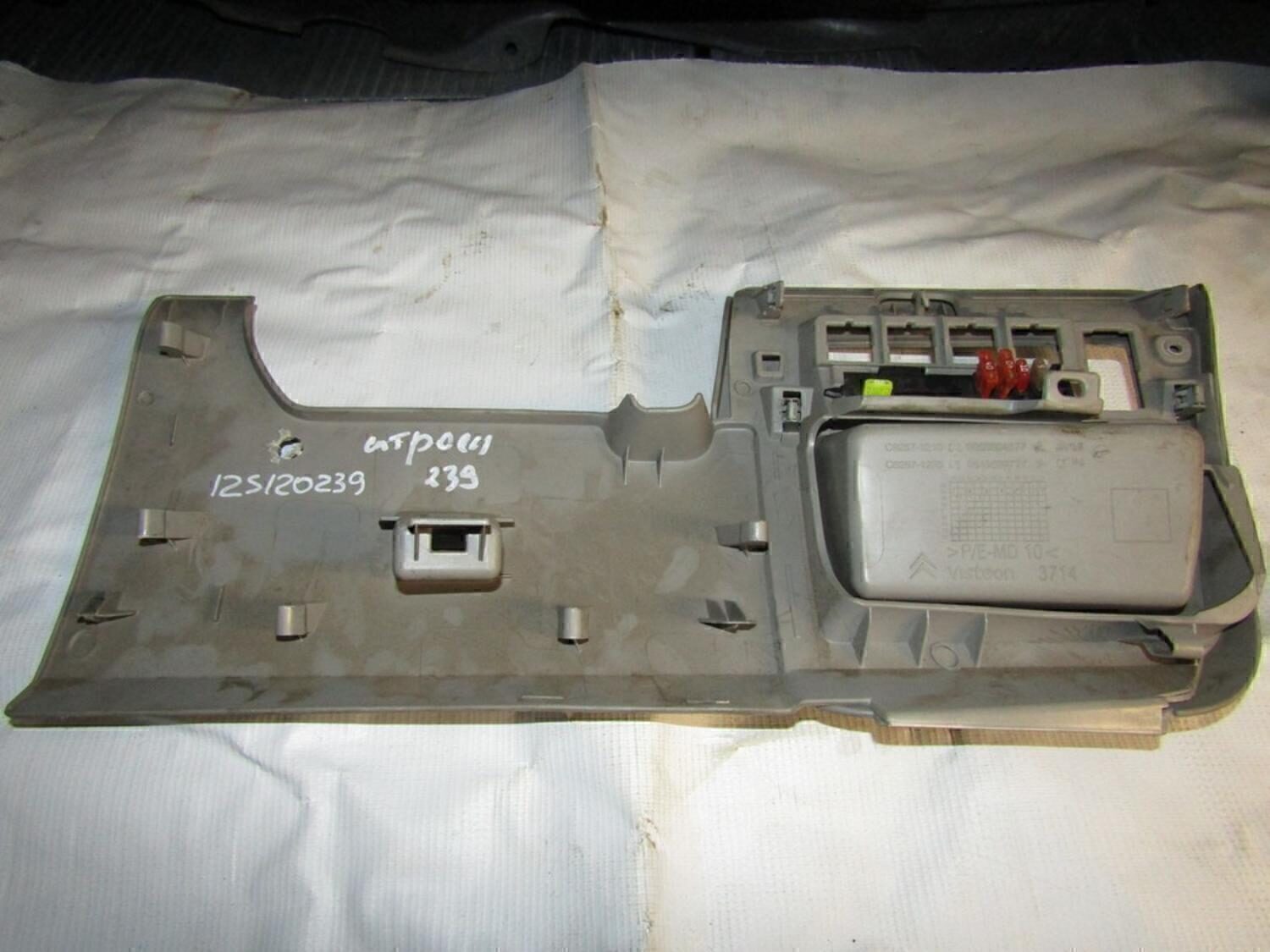 Накладка (кузов внутри) CITROEN C4 2005-2011