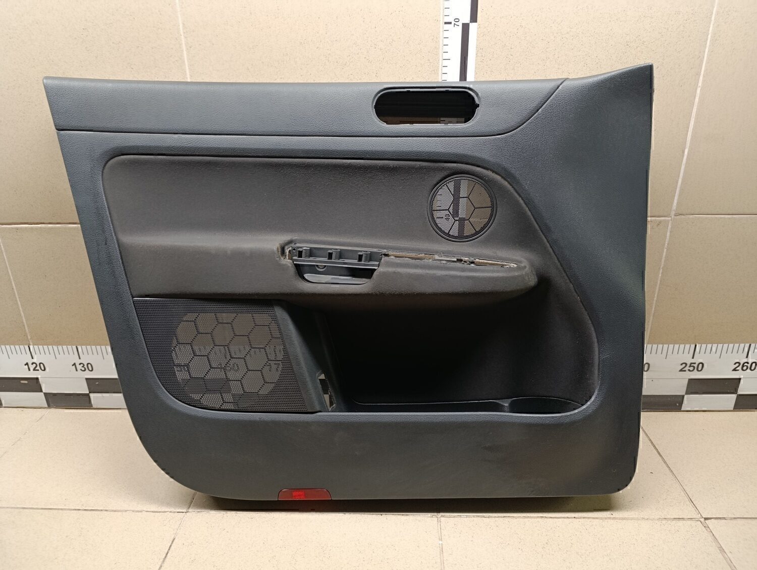 Обшивка двери передней левой VW Golf V Plus 2005-2014