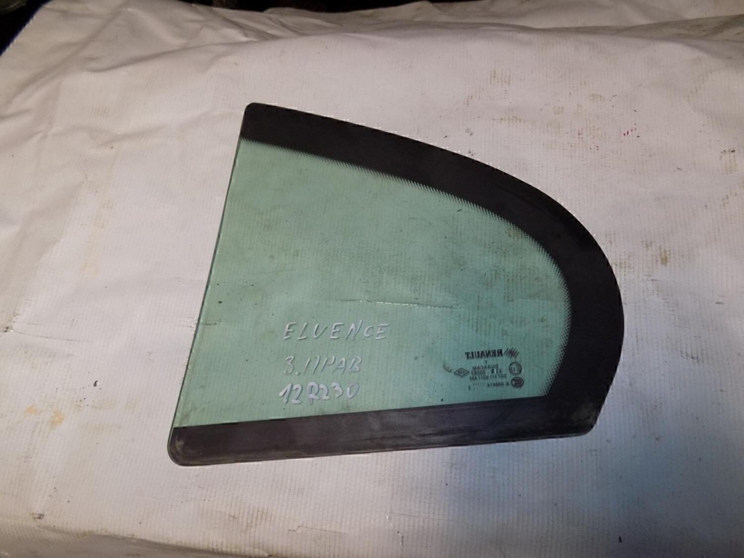 Стекло двери задней правой (форточка) RENAULT Fluence 2010>