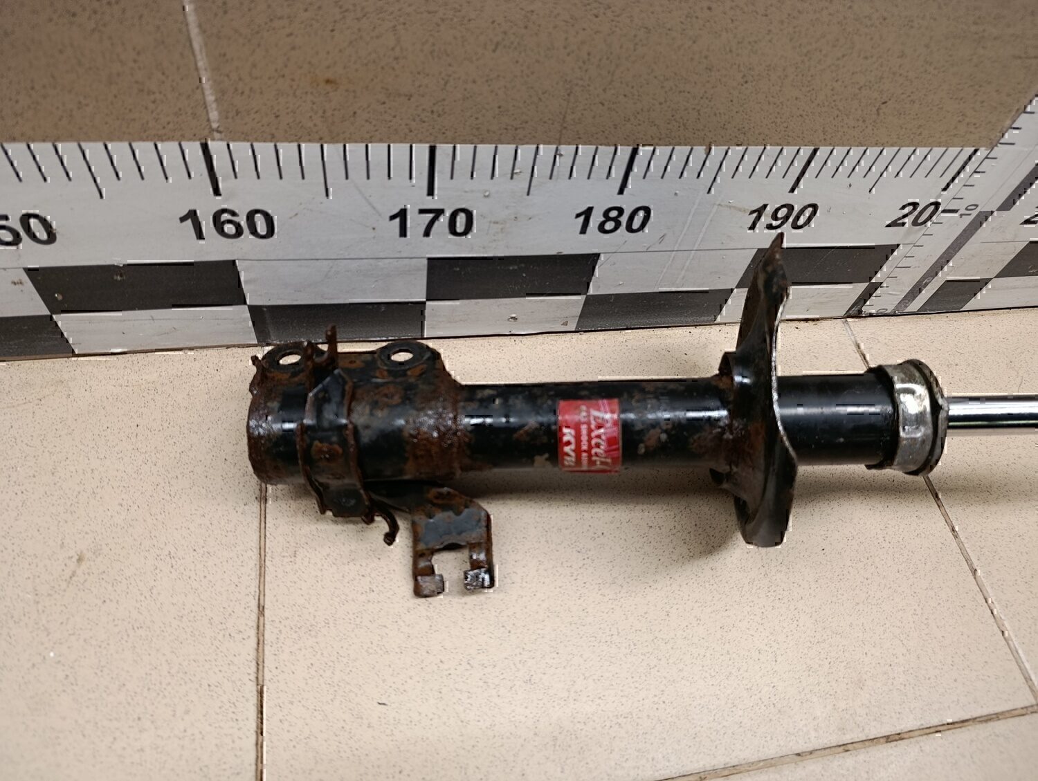 Амортизатор передний левый NISSAN Almera Classic (B10) 2006-2013