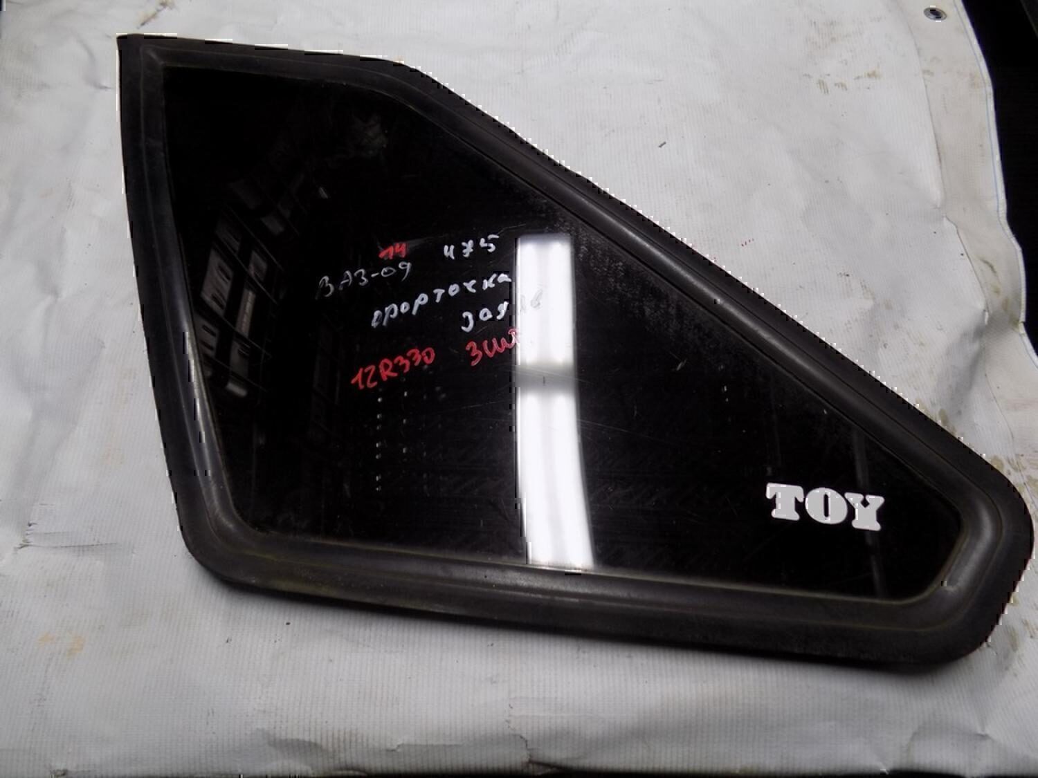 Стекло кузовное глухое левое VAZ Lada 2114