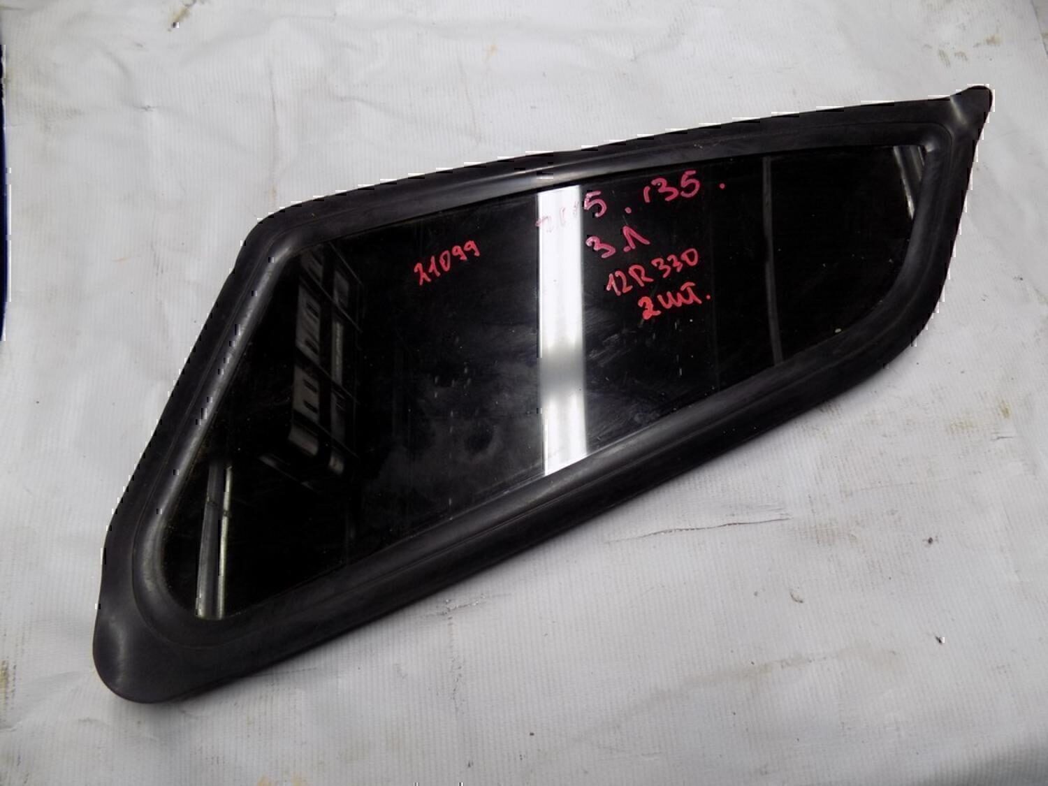 Стекло кузовное глухое левое VAZ Lada 2115