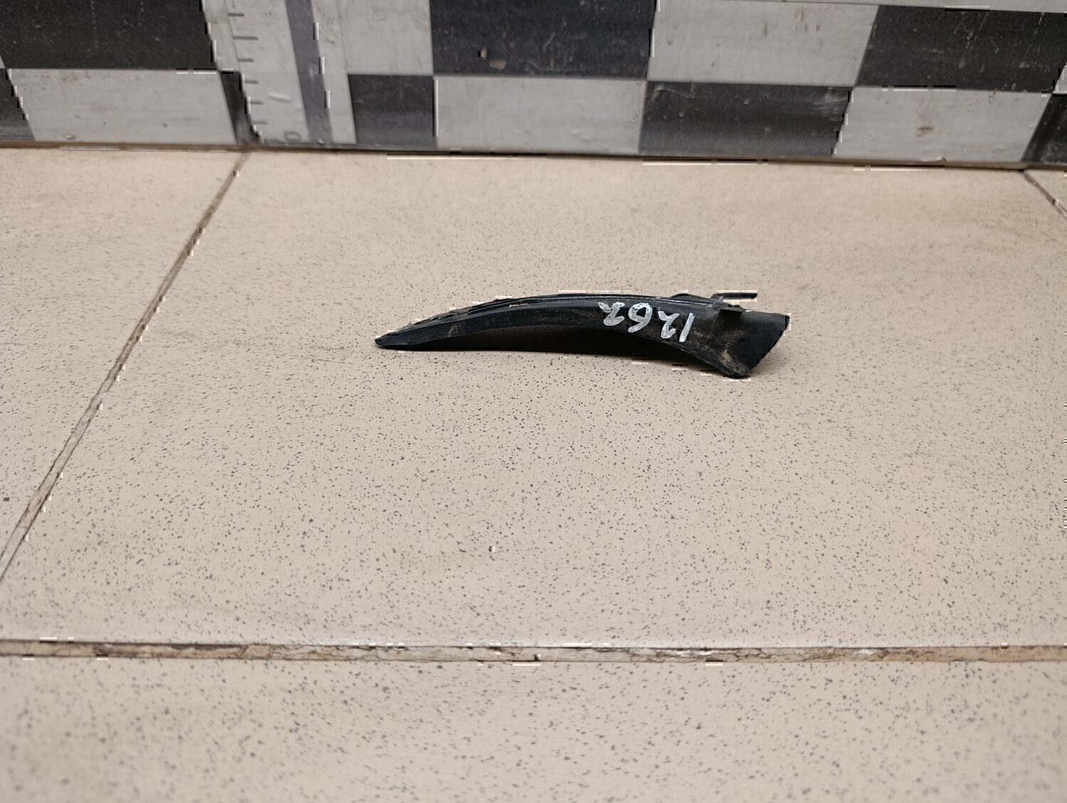 Накладка переднего крыла правого SKODA Rapid 2013>