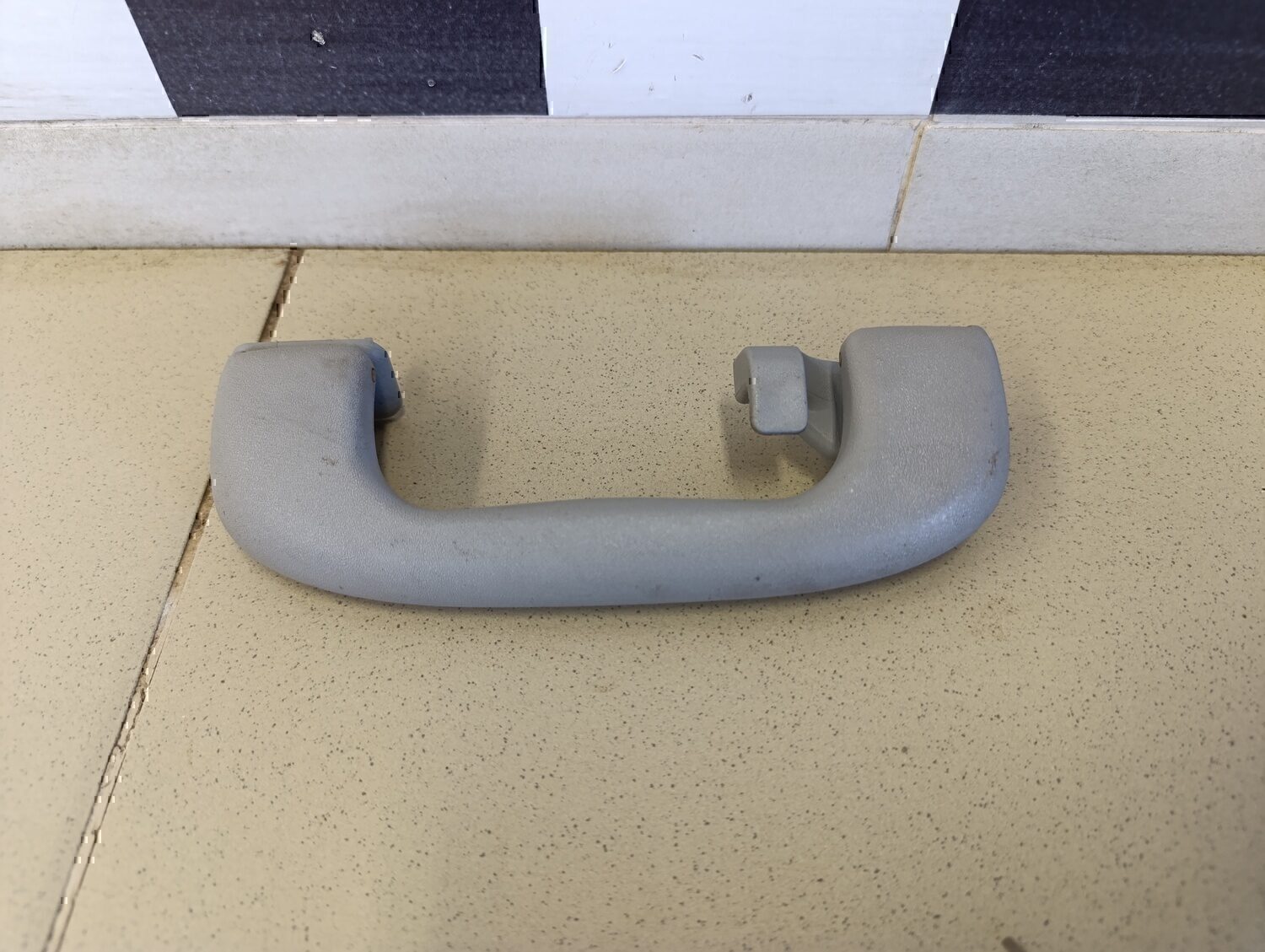 Ручка внутренняя потолочная OPEL Astra H / Family 2004-2015