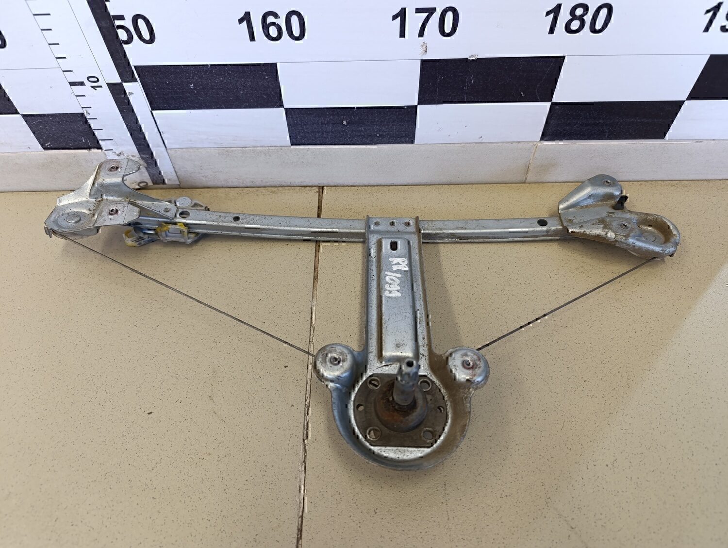 Стеклоподъемник механ. задний правый OPEL Astra H / Family 2004-2015