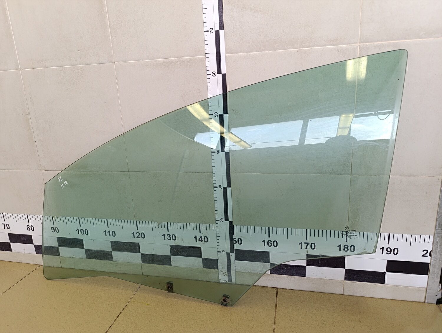 Стекло двери передней левой CITROEN C4 2005-2011