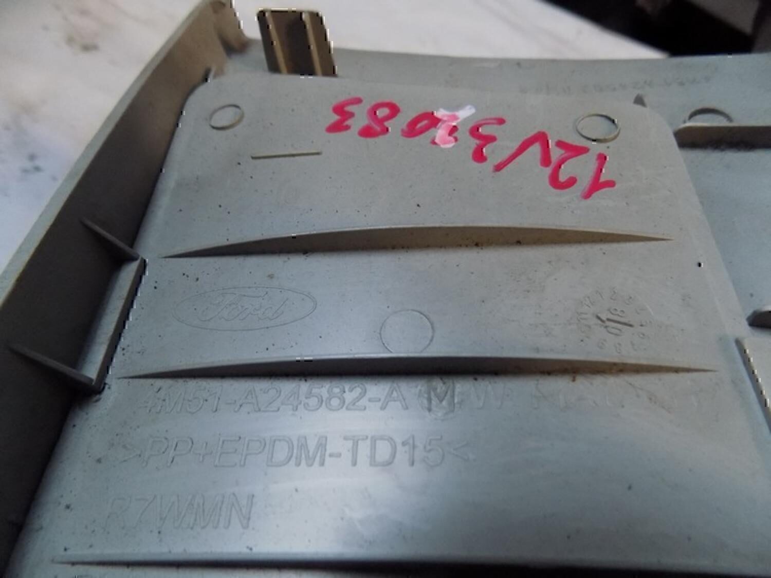 Обшивка стойки FORD Focus II 2005-2008