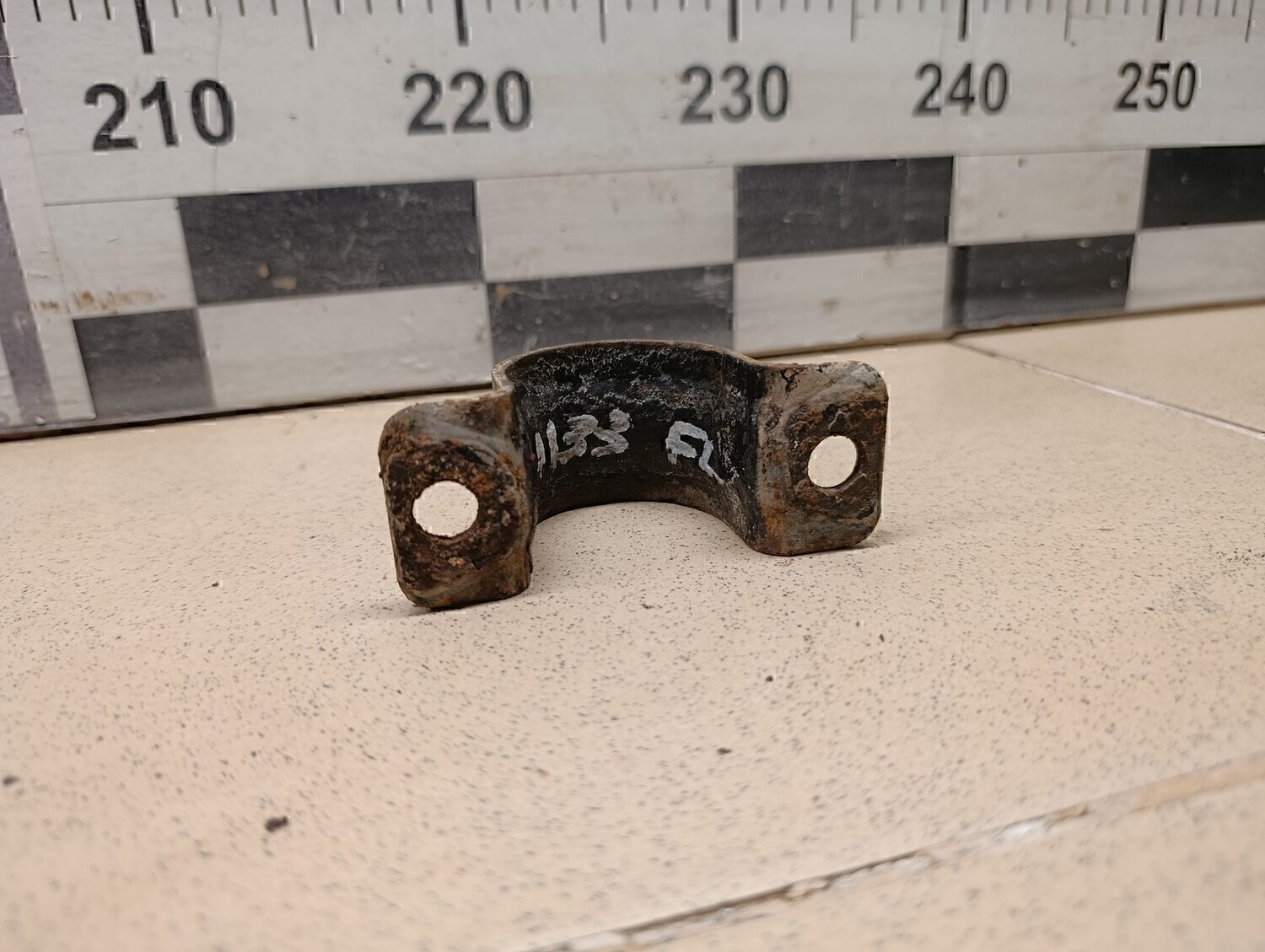 Кронштейн крепления переднего стабилизатора Chevrolet Captiva (C100) 2006-2010