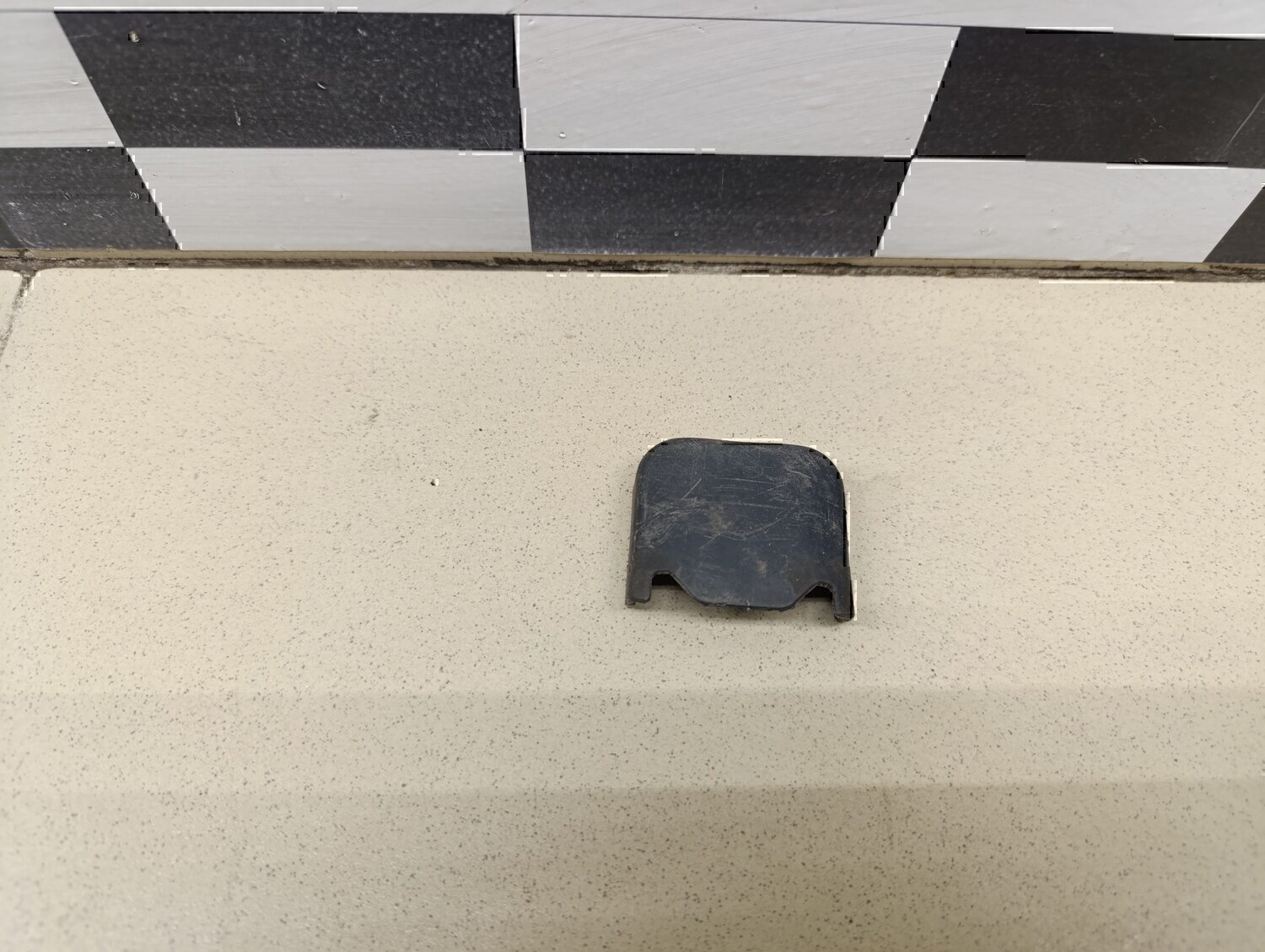 Крышка кронштейна сиденья NISSAN Note (E11) 2006-2013