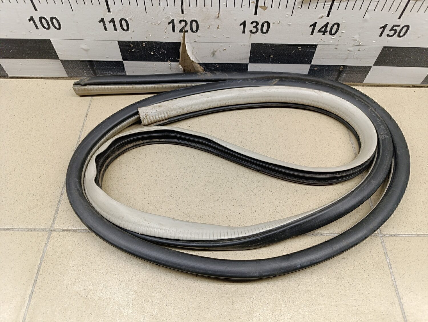 Уплотнитель проема двери GEELY MK Cross 2011>