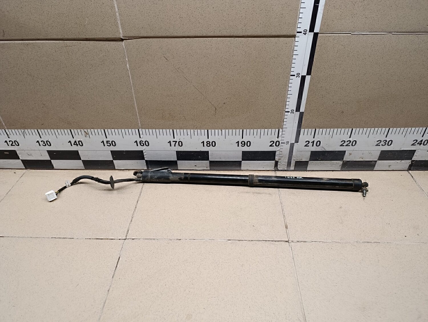 Амортизатор двери багажника NISSAN X-Trail (T32) 2014>