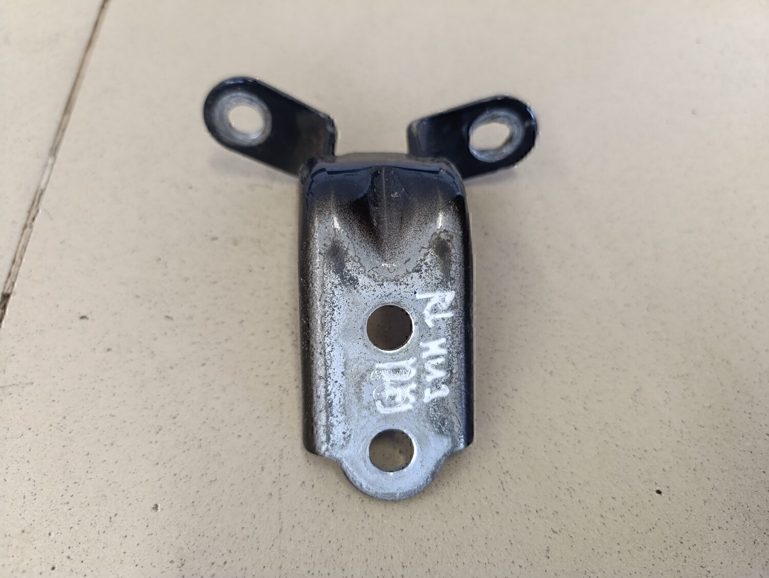 Петля двери задней левой нижняя HYUNDAI Solaris 2010-2017