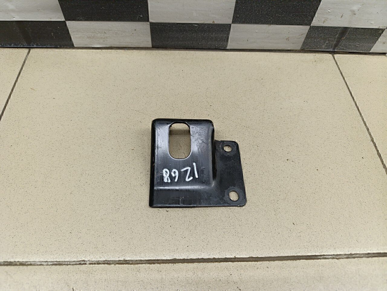 Кронштейн крепления троса КПП FORD Focus III 2011>