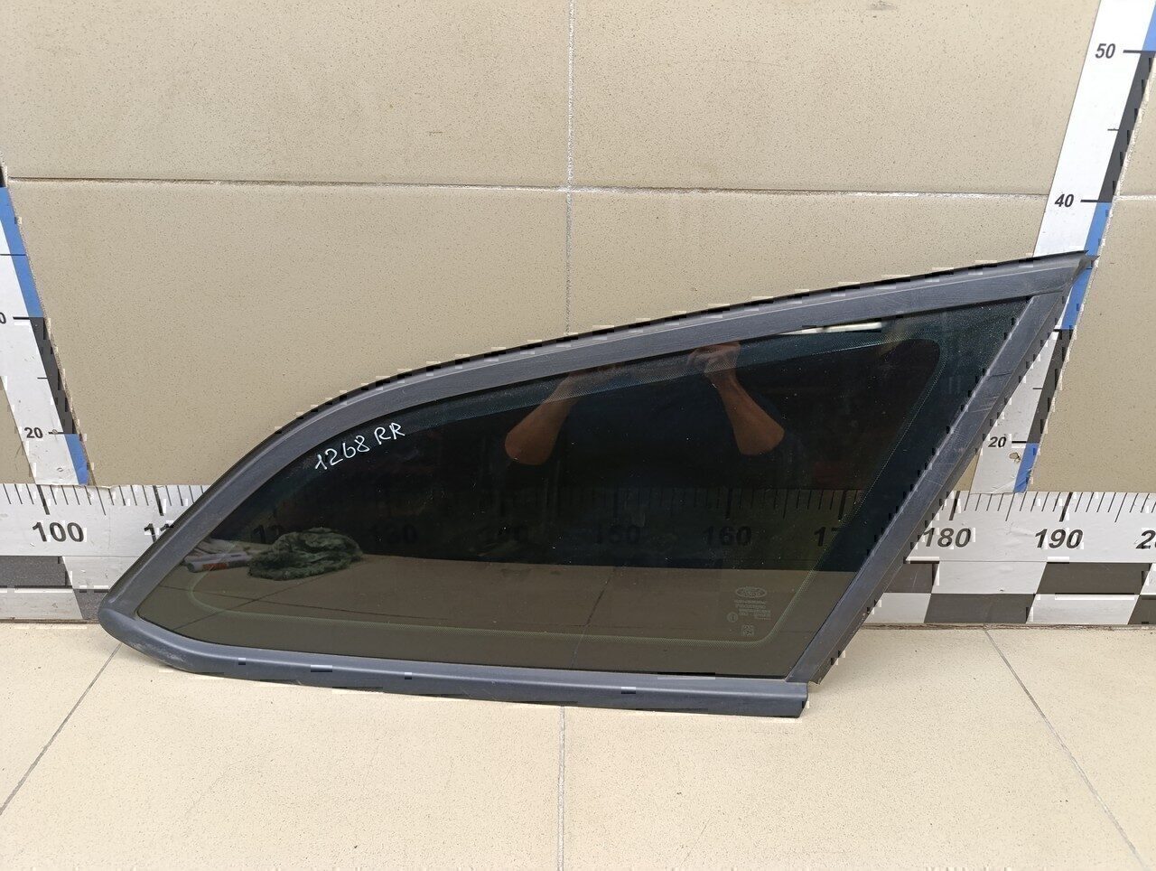 Стекло кузовное глухое правое FORD Focus III 2011>