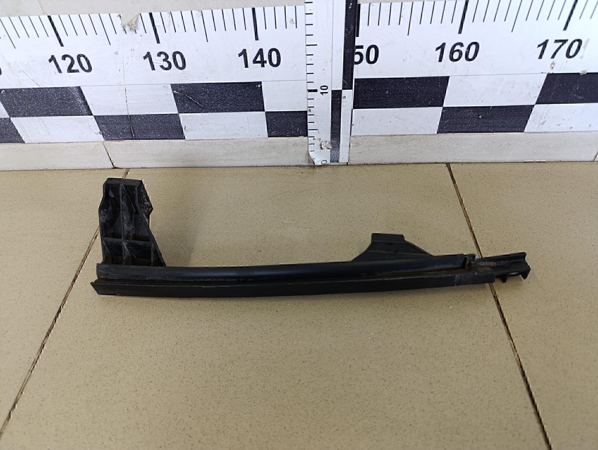 Направляющая стекла двери KIA RIO 2011-2017