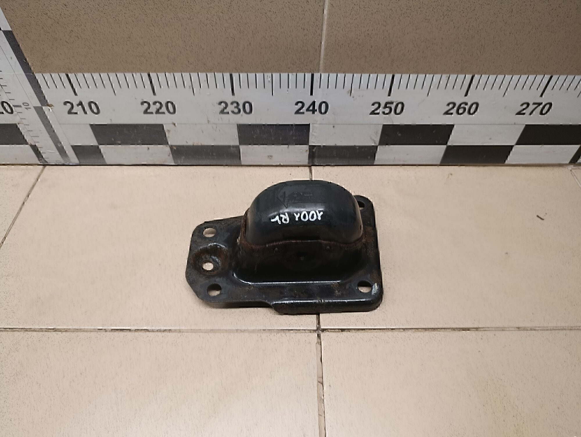 Кронштейн (п.з.к.) Audi Touran 2003-2010