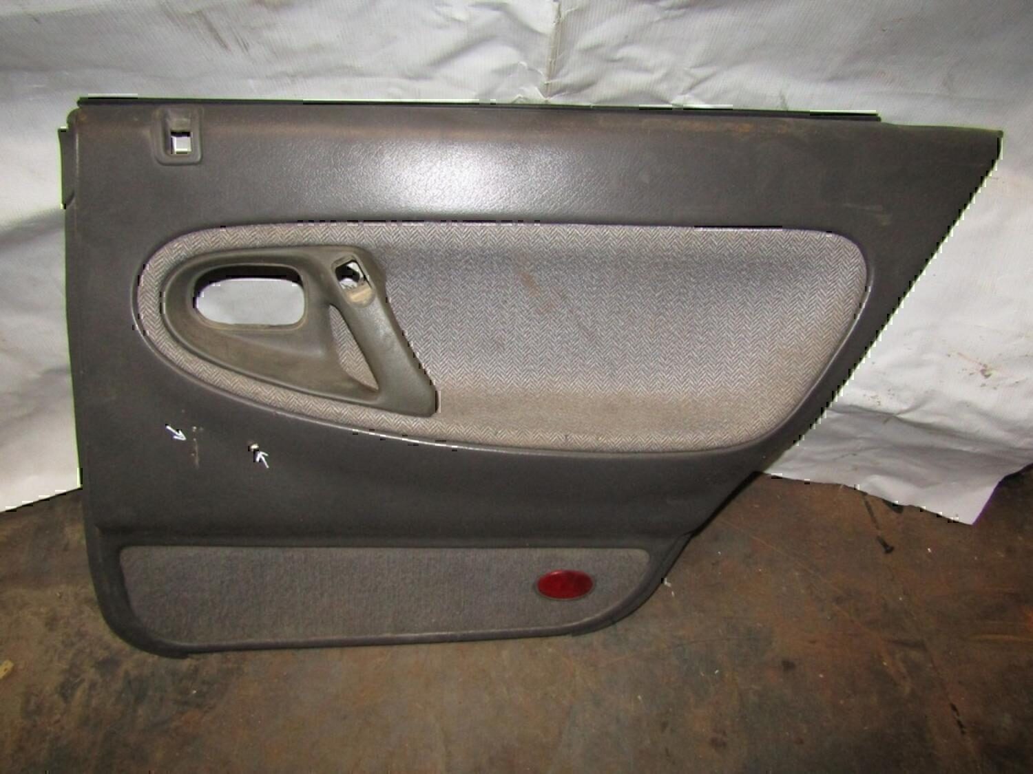 Обшивка двери задней правой MAZDA 626 (GE) 1992-1997