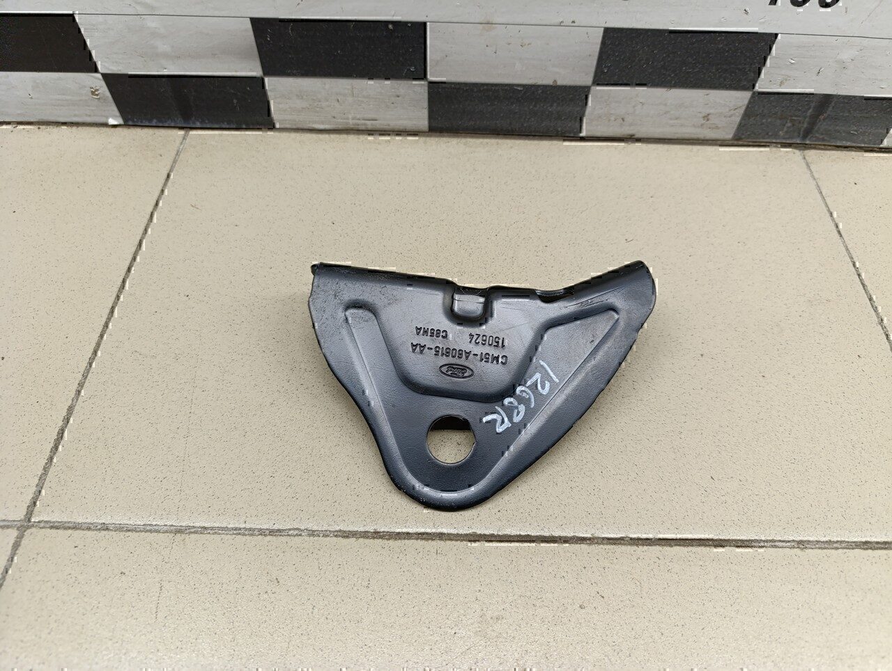 Кронштейн заднего сиденья FORD Focus III 2011>