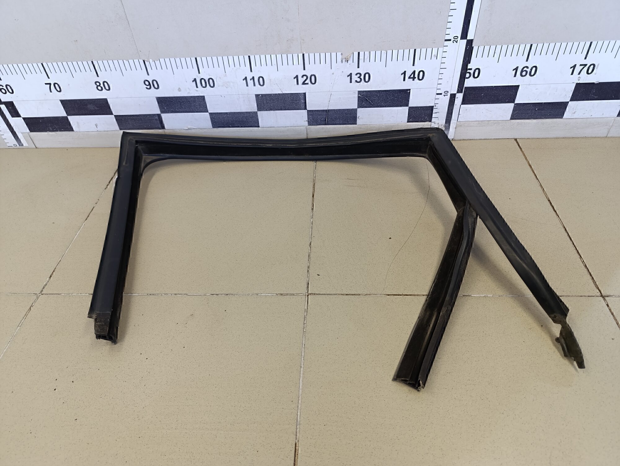 Уплотнитель стекла двери VW Polo (Sed RUS) 2011>