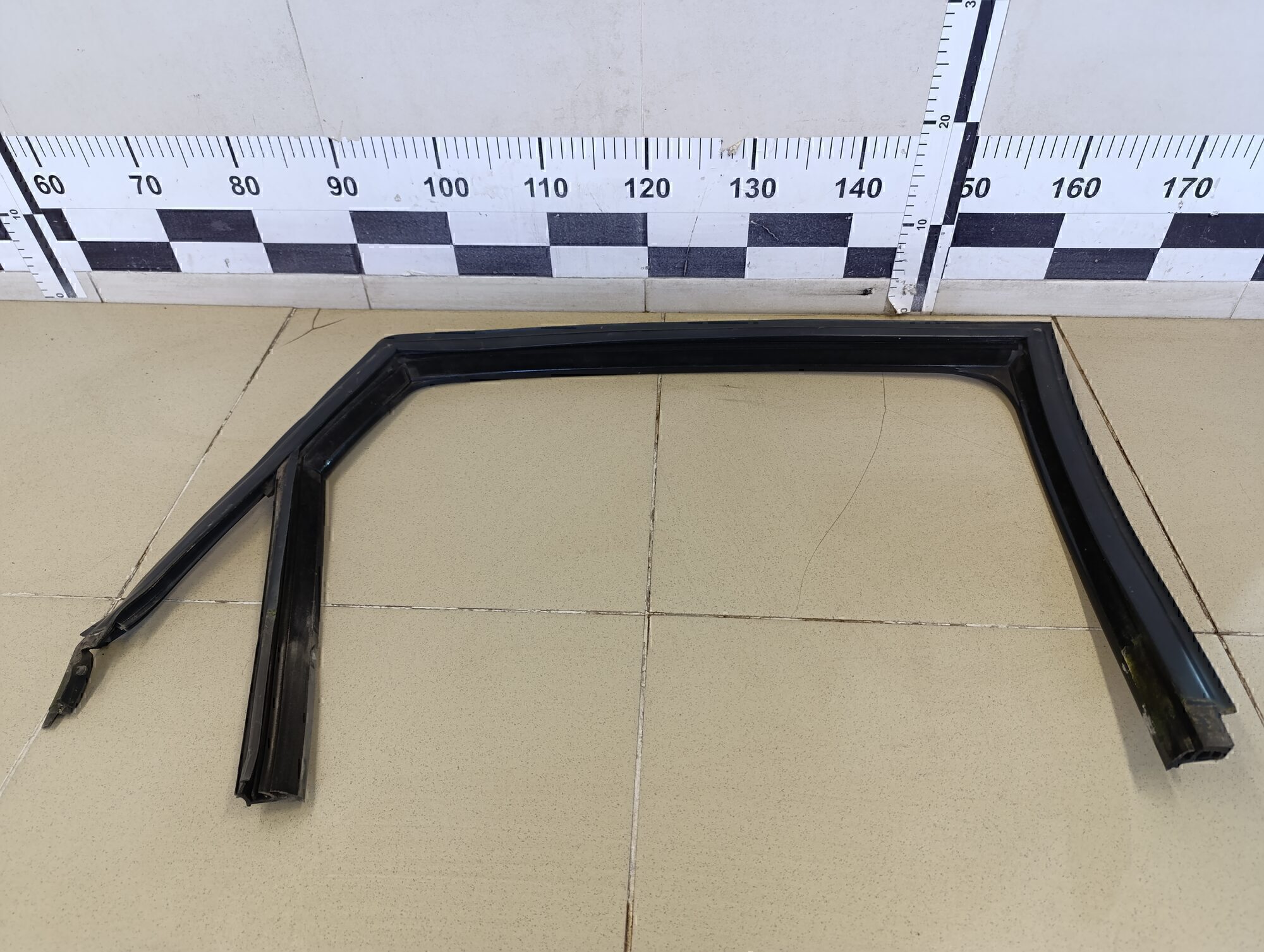 Уплотнитель стекла двери VW Polo (Sed RUS) 2011>