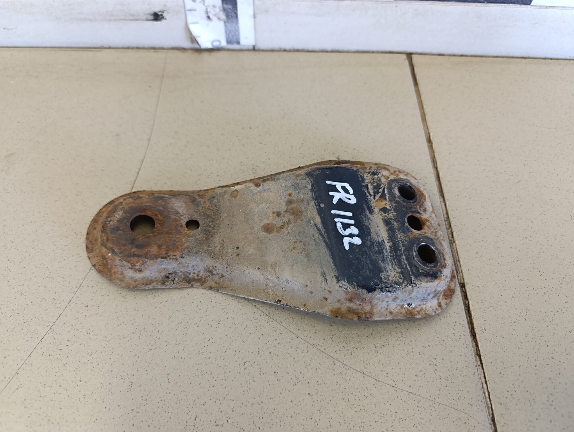 Кронштейн переднего рычага Audi Fabia 2007-2015