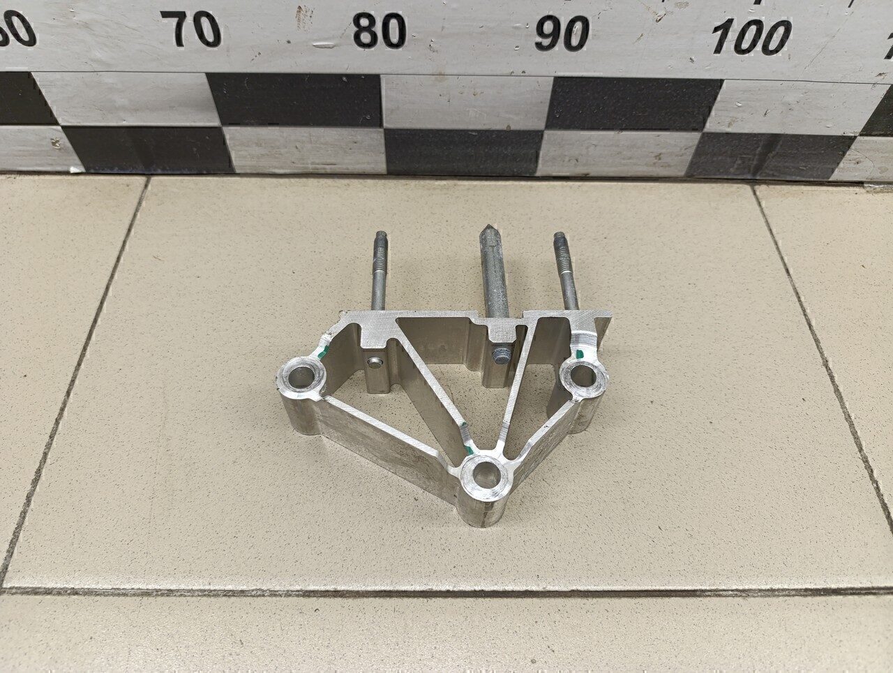 Кронштейн (сопут. товар) SKODA Passat [B6] 2005-2010