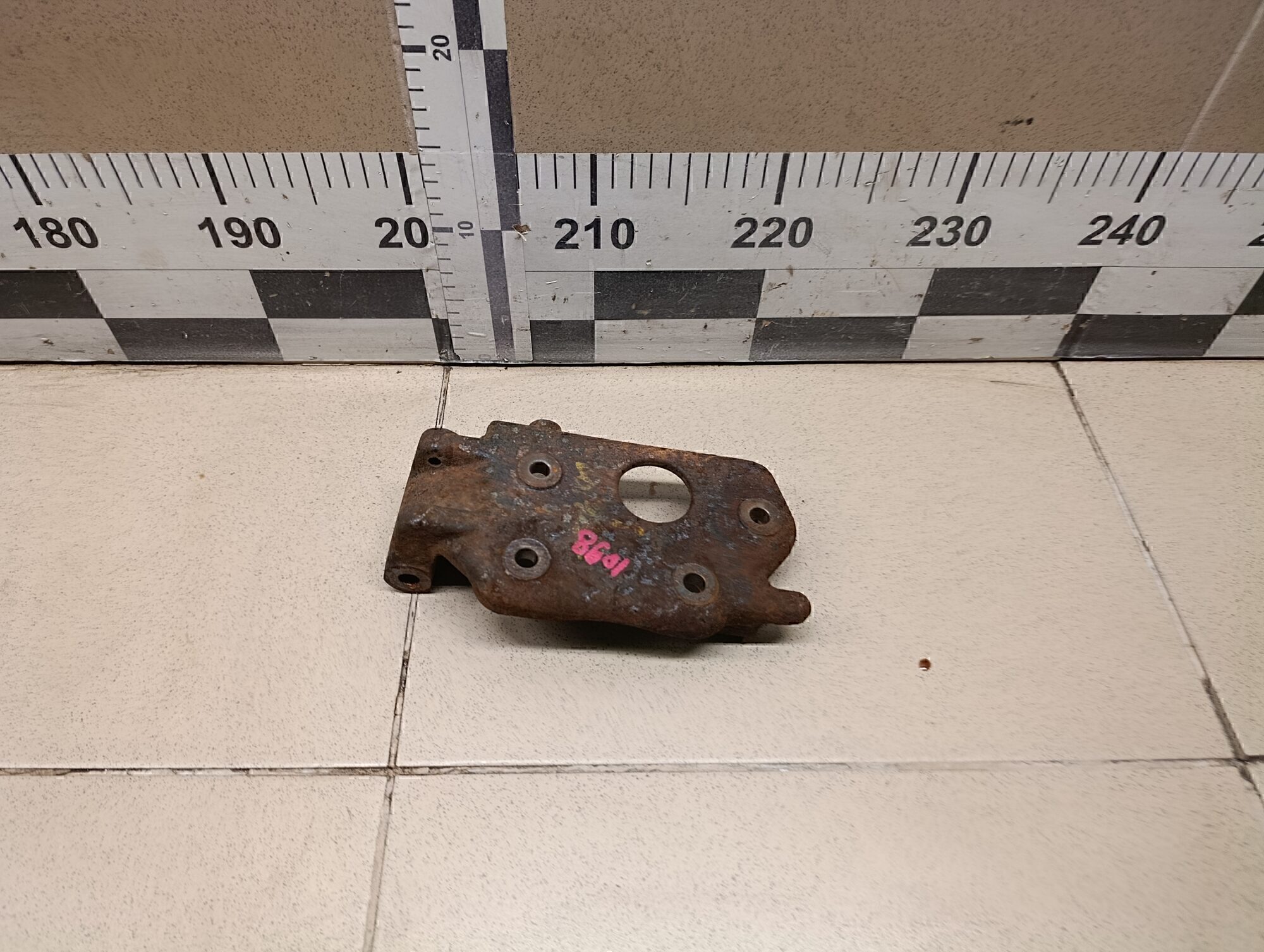 Кронштейн генератора MAZDA BT-50 2006-2012