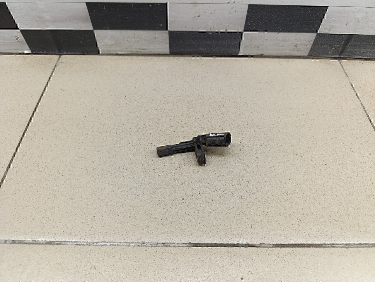 Датчик ABS задний левый Audi Passat [B6] 2005-2010