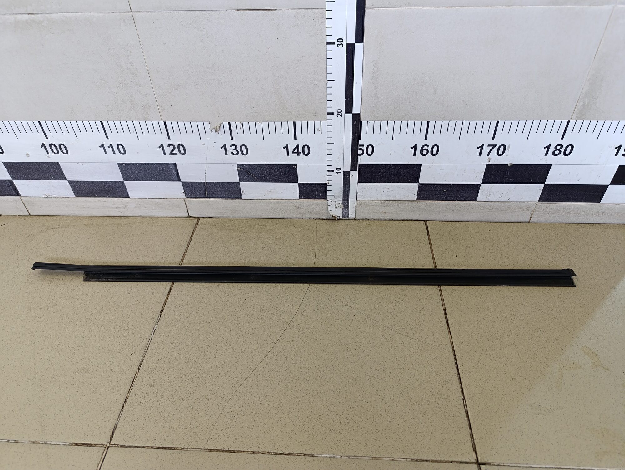 Накладка стекла переднего правого FORD Focus I 1998-2004