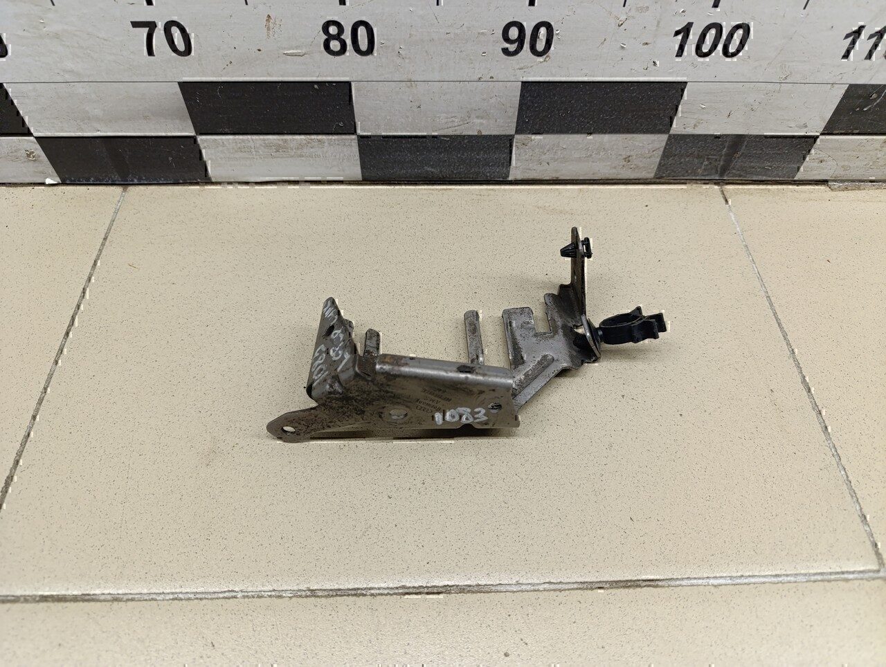 Кронштейн (сопут. товар) Audi A4 [B8] 2007-2015