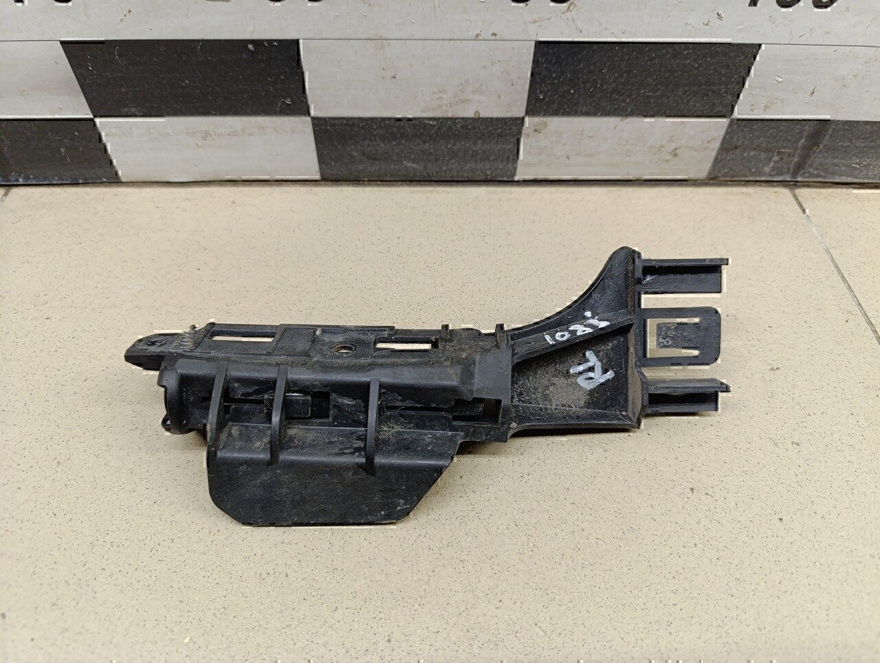 Направляющая заднего бампера левая Audi A5/S5 [8T] Coupe/Sportback 2008-2016