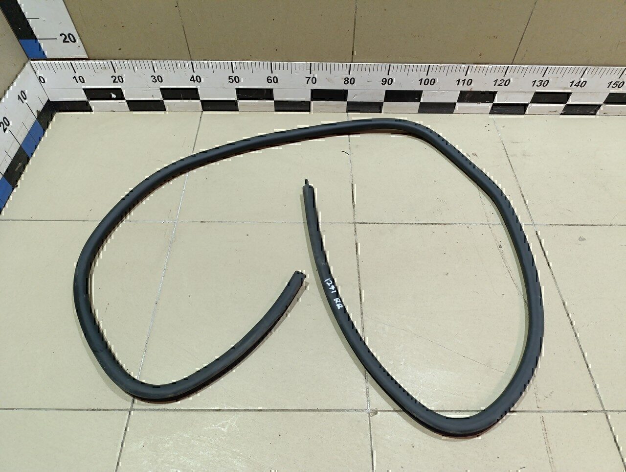 Уплотнитель двери VW Jetta 2006-2011