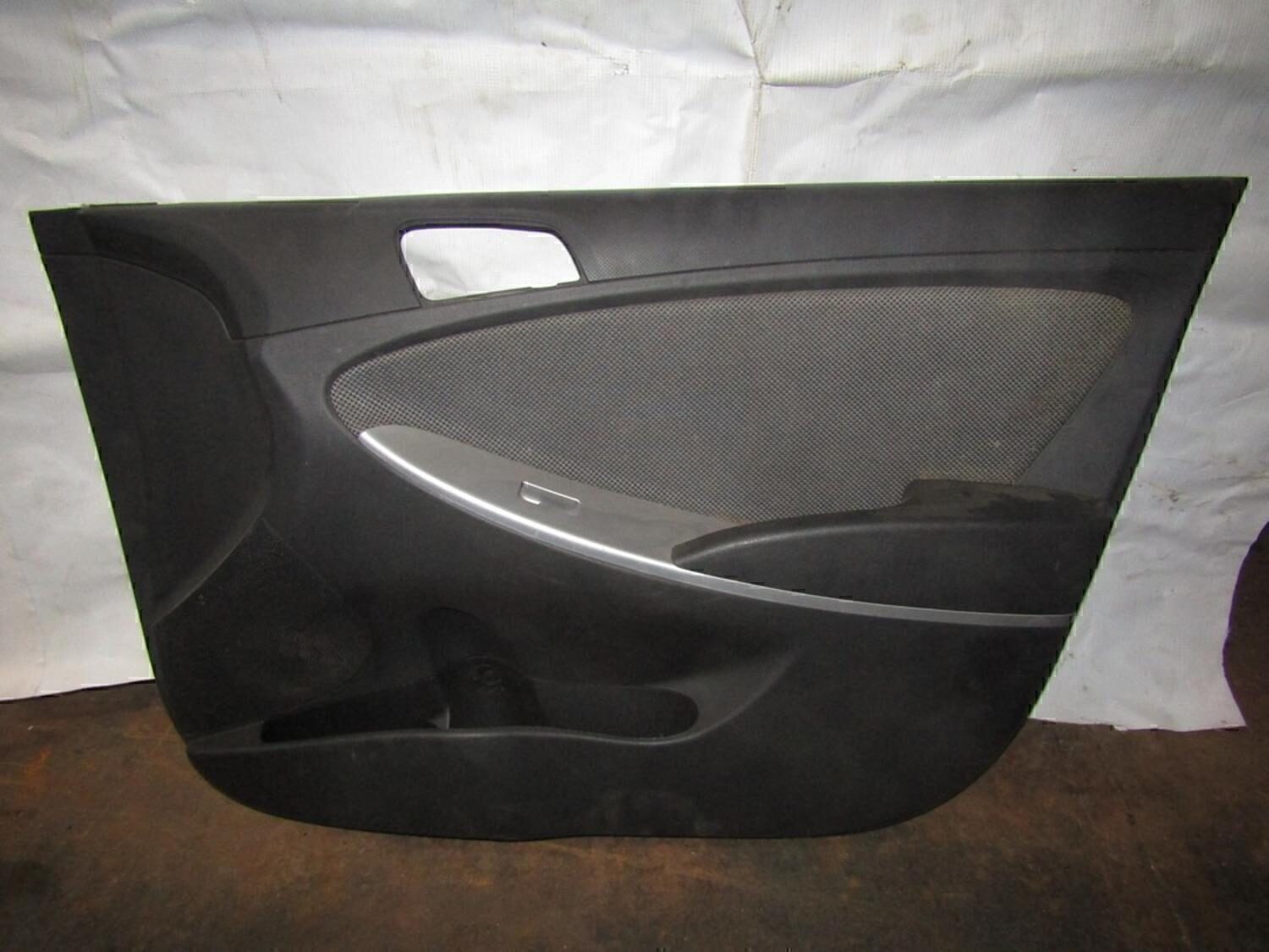 Обшивка двери передней правой HYUNDAI Solaris 2010-2017