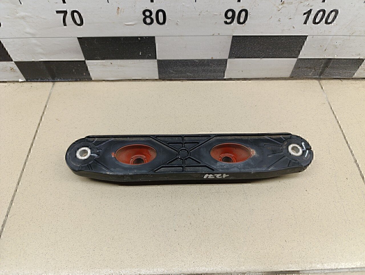 Кронштейн глушителя Audi Passat [B6] 2005-2010