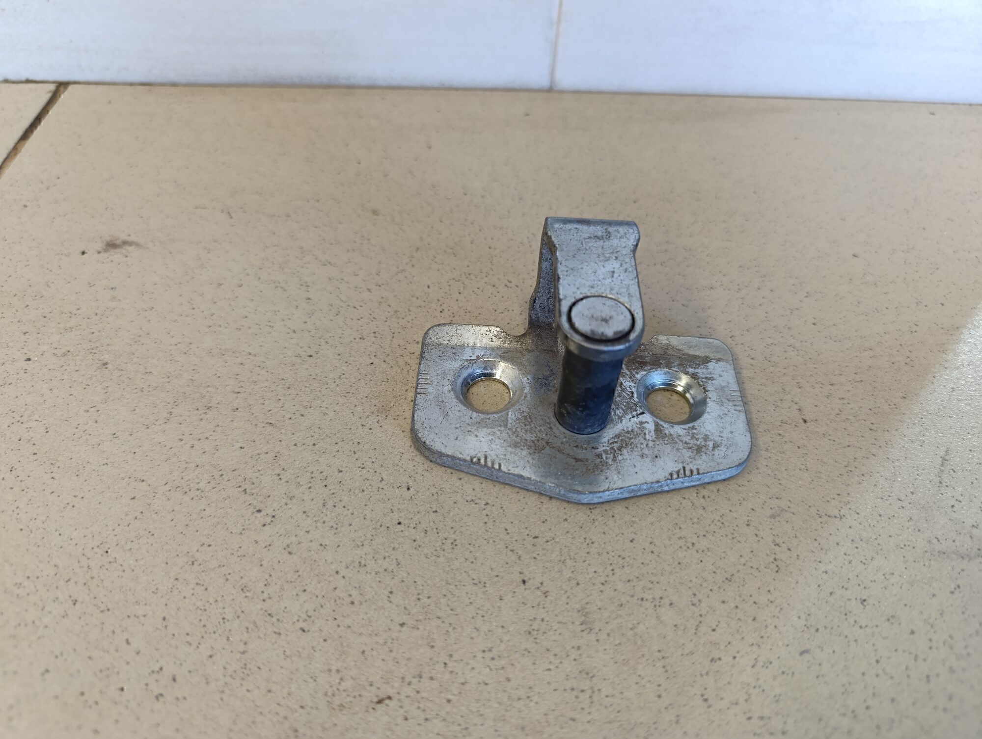 Ответная часть замка двери OPEL Astra H / Family 2004-2015