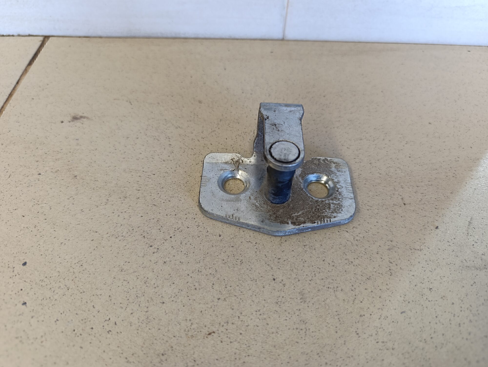 Ответная часть замка двери OPEL Astra H / Family 2004-2015